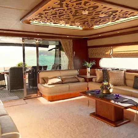Bodrum: Private Yacht For Swimming Tour & Sunset Bådhotel